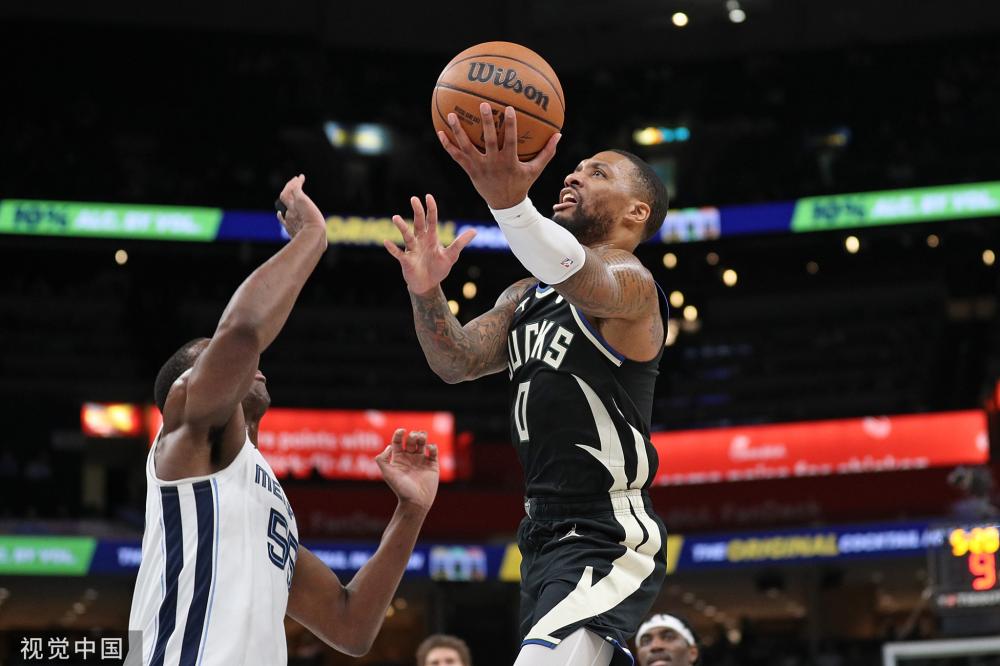 她对年轻球 她对年轻球